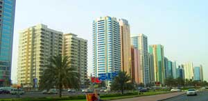 Widok lewej strony Sh. Zayed Rd. w Strone Trade Center